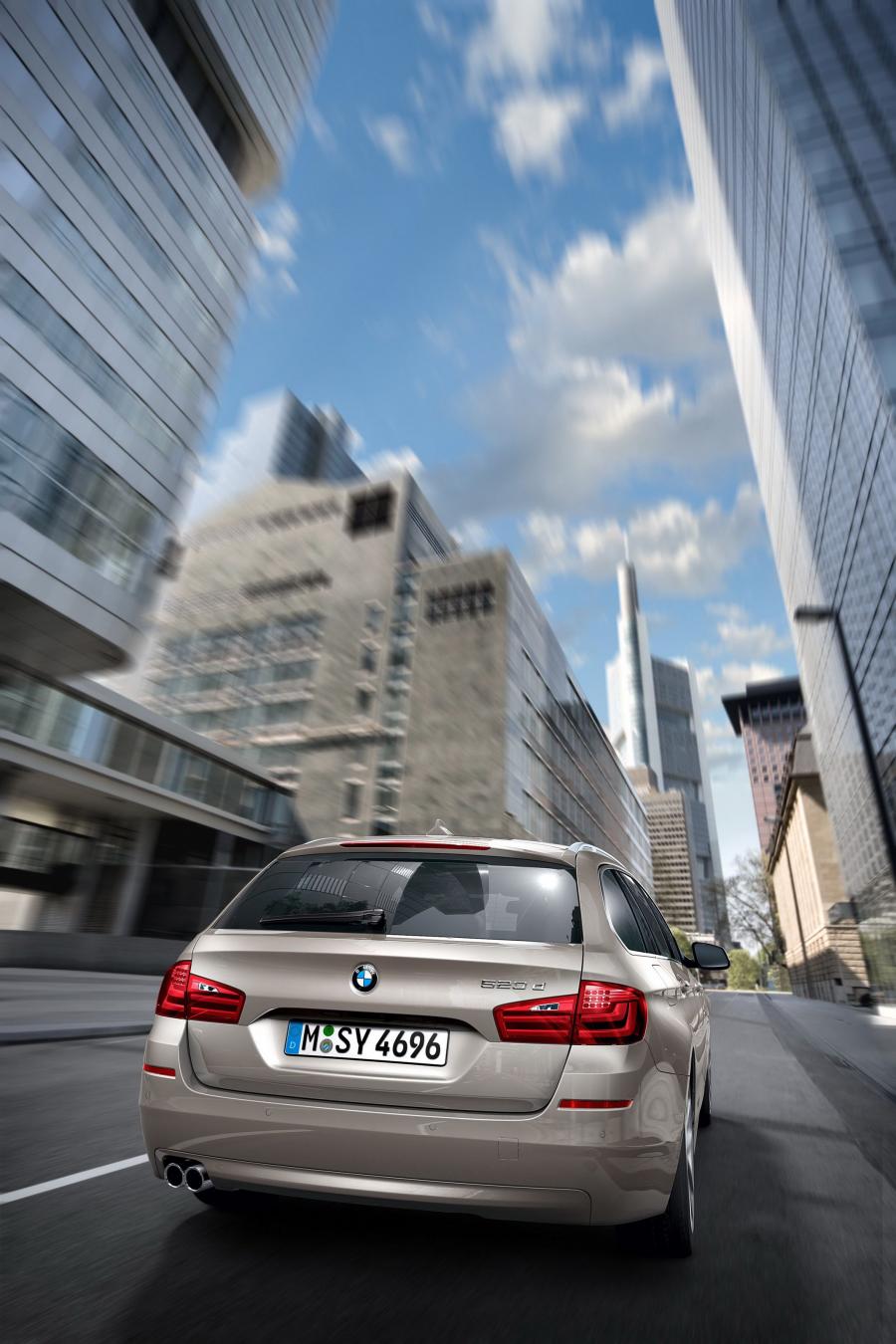  BMW 5-Series Touring 2011 года  (фото 19 из 59)